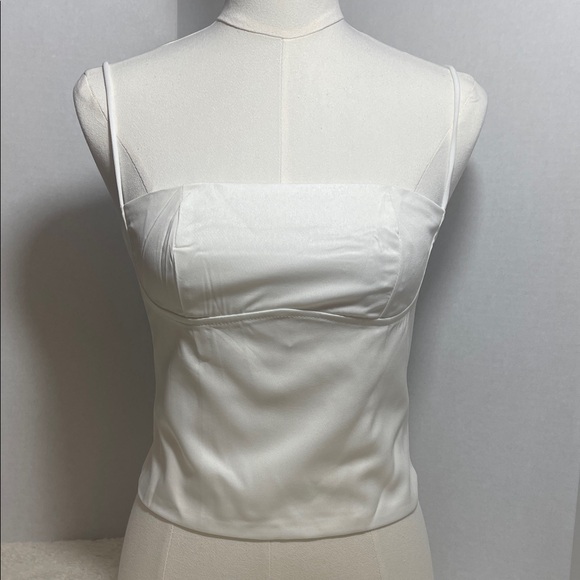The Unbranded Brand Tops - NWOT White Structured Satin Sheen Crop Spaghetti Strap Cami Top – Size Small